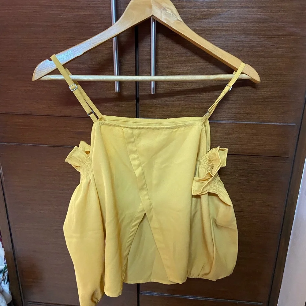 Fun yellow off shoulder top - Picture 3 of 3